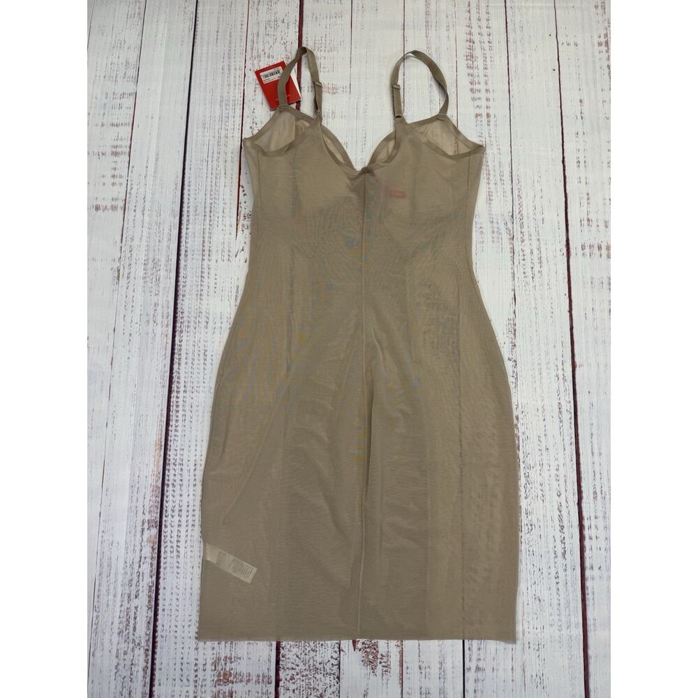 Spanx Red Hot Shapewear Slip Women's Size M Sandcastle Nude Tan NWT - Picture 2 of 8
